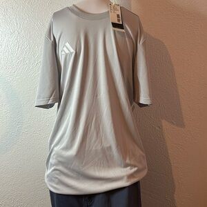 Men’s gray adidas jersey shirt sz M